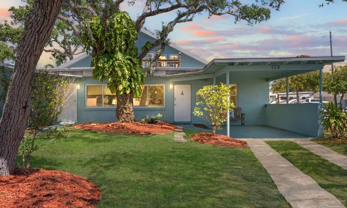 Cocoa Beach Cottage | Beach Duplex-Sleeps 8 per unit, walk 2 beach!