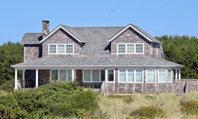 Grayland House | Beach Front, Cape Cod Coastal Story Book Home, 10 minutes from Westport