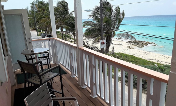Alice Town Apartment | BEACH FRONT-CENTRAL LOCALE-SUNSET VIEW-FREE WIFI-A/C-FAMILY FRIENDLY-AMENITIES