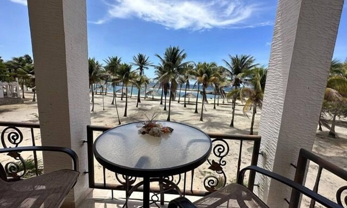 Roatan Condo | Beach Front Condo steps from beach