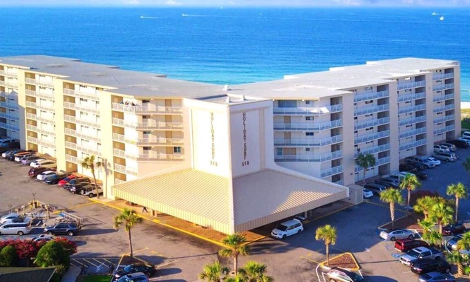 Holiday Isle Condo | Beach front Condo with gorgeous views of the Gulf and 300 Feet of Private Beach