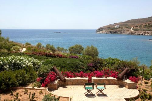 Megas Gialos Villa | Beach front Majestic Villa