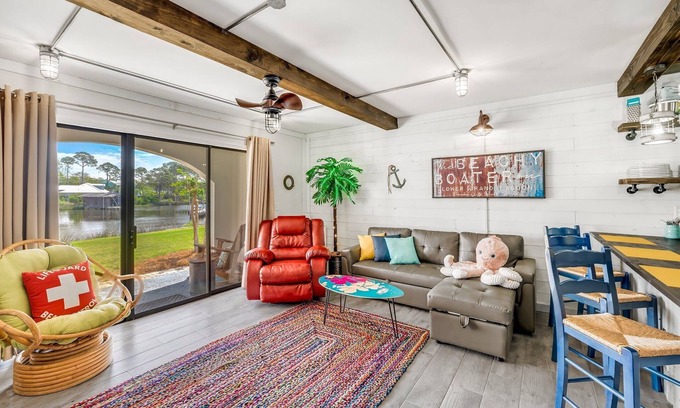 Gulf Lagoon Beach Condo | Beach Home for Summer Vacay | The Beachy Boater at St. Thomas Square 305