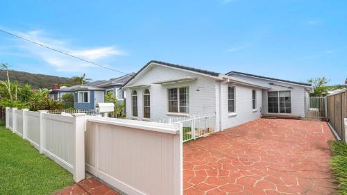 Ettalong Beach House | Beach House - Ettalong - Pet Friendly