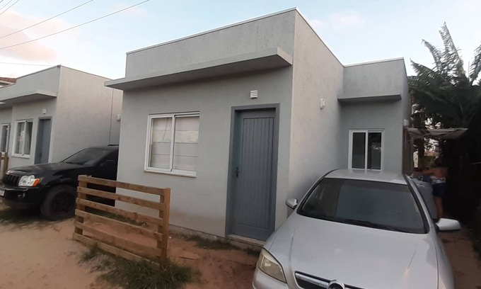 Sao Joao do Rio Vermelho House | Beach house in front of green area
