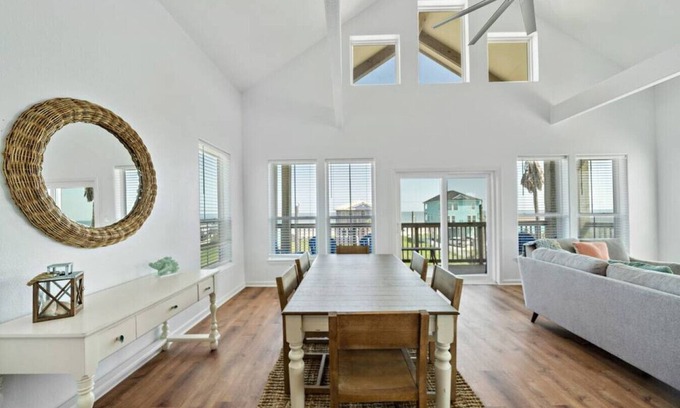 Galveston House | Beach House Just Steps from the Beach