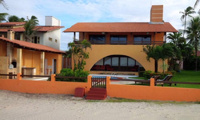 Pecém House | Beach house with swimming pool, terrace and walk in the sand.