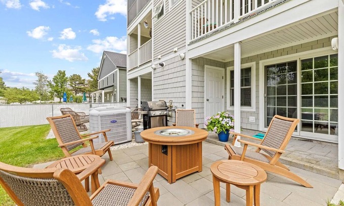 Old Orchard Beach Condo | Beach luxury Condo in Old Orchard Beach, ME, Spacious 4-bdrm, 3 1/2 bath w/AC