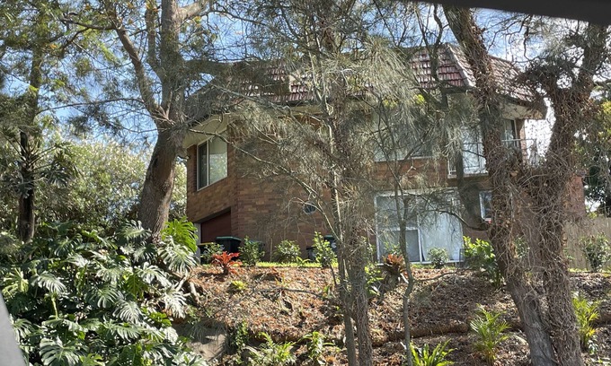 Mona Vale House | Beach only 400m walk away! Close to everything beautiful Mona Vale has to offer.