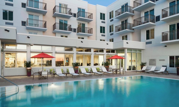 Clearwater Beach Hotel | Beach Vacation! Near Clearwater Beach, Pool, Bar, Free Buffet Breakfast