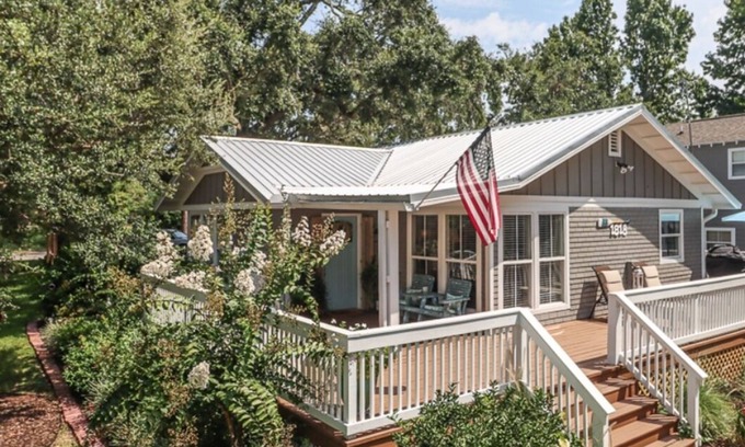 Gulfport House | Beach view cottage, 700 ft to the beach and 5 minute drive to downtown!