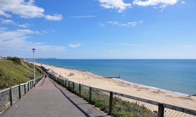 Southbourne Apartment | Beach Walk Stylish Southbourne 2-Bed Apartment near to Beach