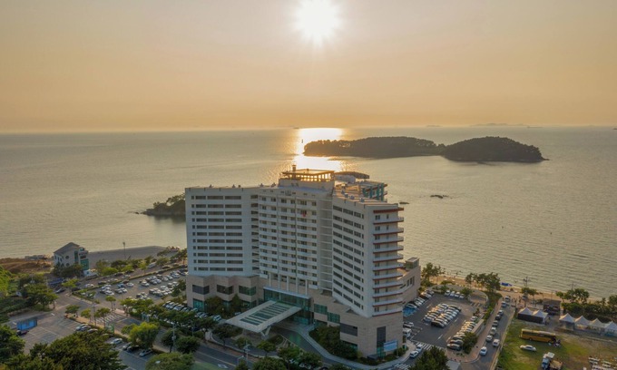 Holmoe Condo | Beache Palace