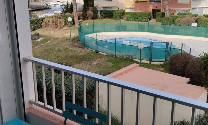 Cap d'Agde Apartment | Beaches 190m. WIFI. Balcony. Private/numbered parking.