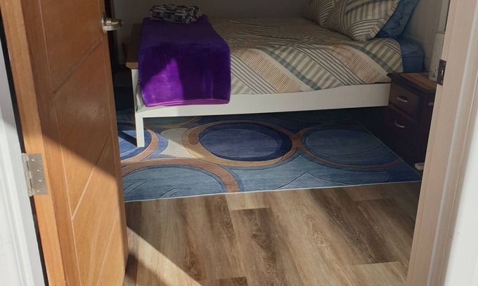 Frankston House | "Beaches" Frankston. n 4 Ensuite Bedroom, 50mtr to beach, disability compliant