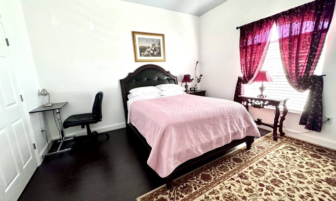 Tarpon Springs Apartment | Beaches Sunset/Free Bicycles