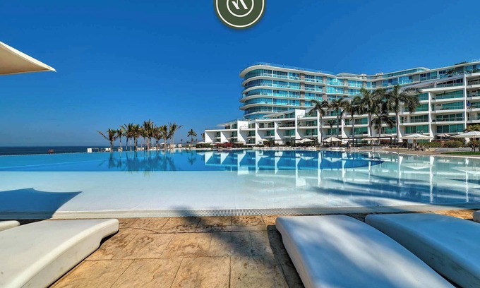 Flamingos Apartment | Beachfront 2BR Condo with Pool and Beachclub
