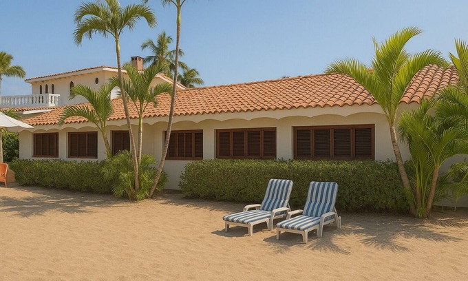 Los Ayala House | BEACHFRONT 3 BR home on Los Ayala Beach