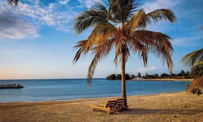 St. Ann's Bay Villa | Beachfront 4 Bedroom Luxury Villa with Pool, Chef, Butler