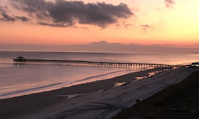 Cherry Grove Beach Condo | Beachfront/amazing views!😎1BR-1BA condo w/elevator/pool/W&D!