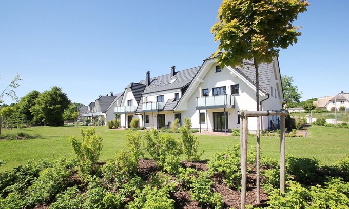 Lobbe Apartment | Beachfront apartment with terrace, use of swimming pool and sauna - Rex Rugia apartment 28-4