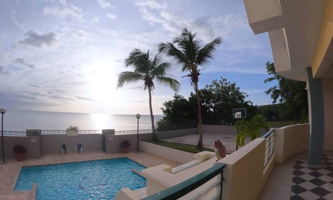 Guanajibo Apartment | Beachfront Apartment in Joyuda With Pool and Basketball Court