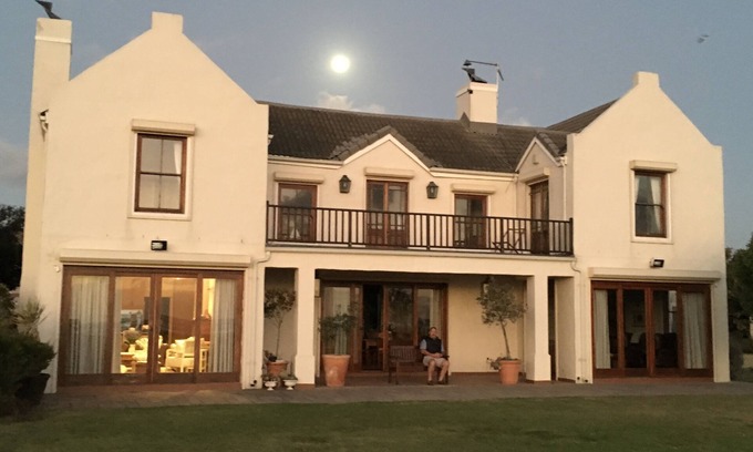 Elgin House | Beachfront apartment