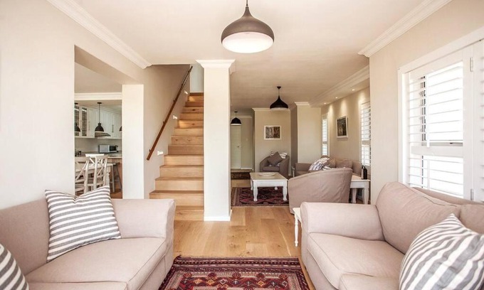 Pollok Beach Apartment | Beachfront Apartment @ Summerseas