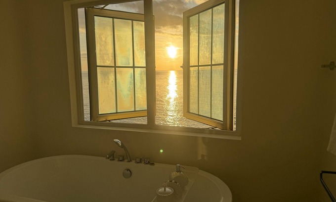 Orange Bay Apartment | Beachfront Bliss: Spacious 2-Bedroom Townhouse with Sunset Views in Negril