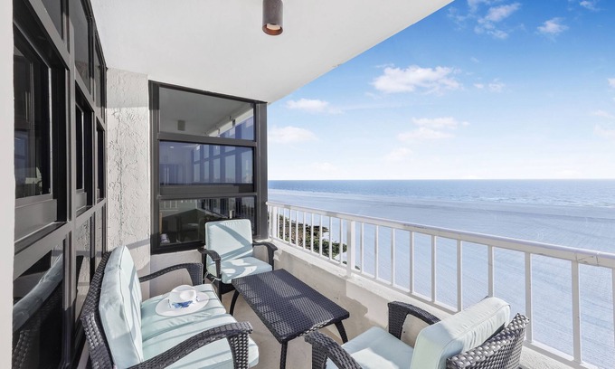 Marco Island Condo | Beachfront condo w/panoramic ocean views & pool
