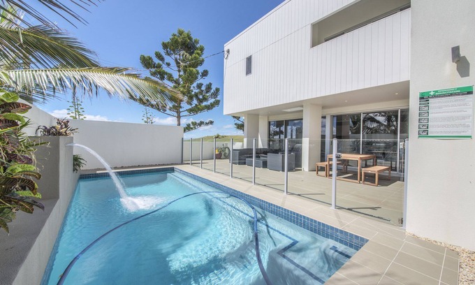 Emu Park House | Beachfront Emu Park With Pool