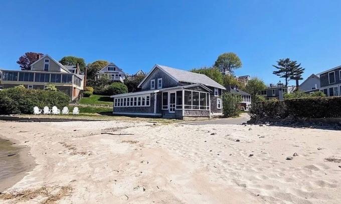 Ipswich Cottage | Beachfront family dream escape