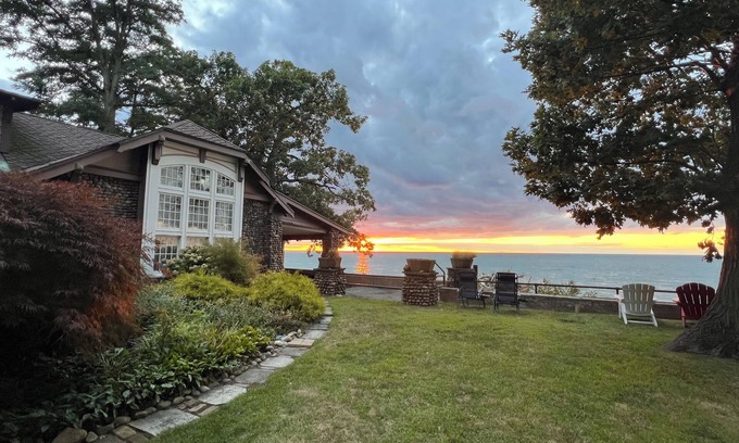 Dunkirk Condo | Beachfront Historic home 2br/1Ba apt. w/ Steam Shower, WiFi, Netflix, Disney+