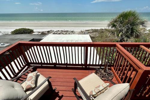 Indian Shores Apartment | Beachfront House