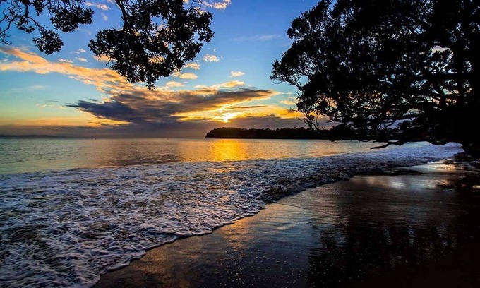 Stanmore Bay House | Beachfront location with seaviews, perched on park like grounds