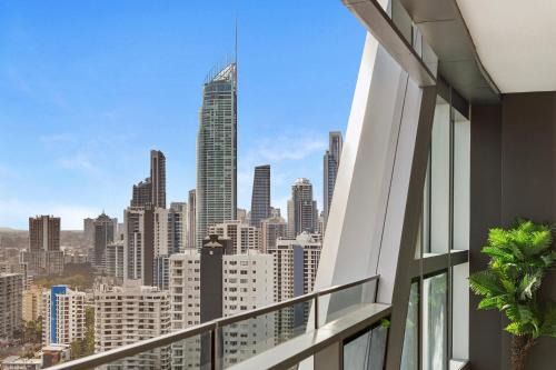 Surfers Paradise Apartment | Beachfront Luxe 2Bedroom Apt with Sunset River Views