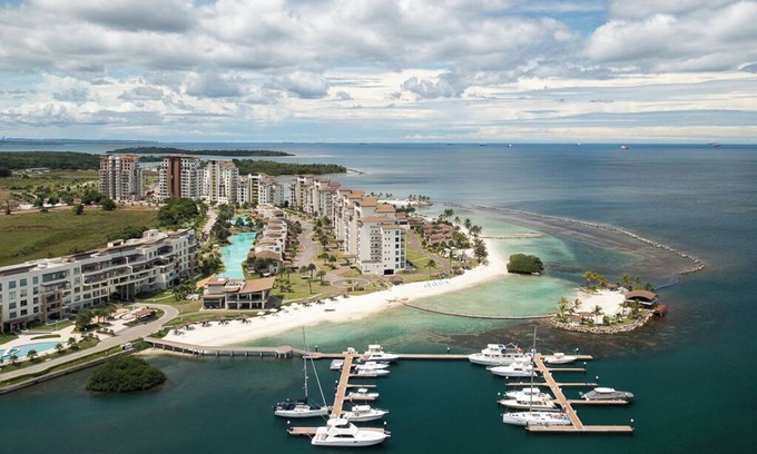 Maria Chiquita Apartment | Beachfront Luxury Apartment at Playa Escondida Resort & Marina