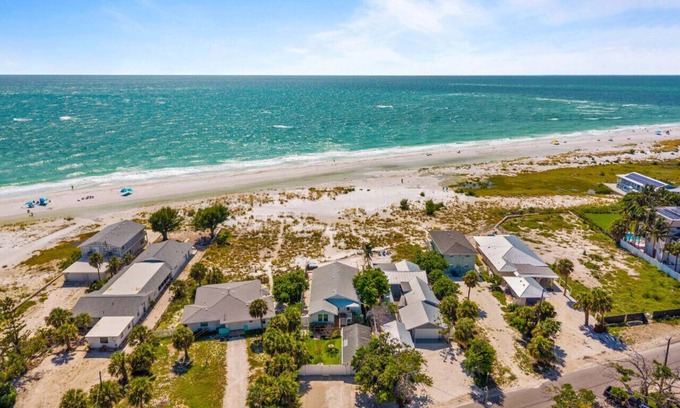 Anna Maria House | Beachfront Luxury Hot Tub + Private Cottagen3 en-suite king + 1BR + golf cart
