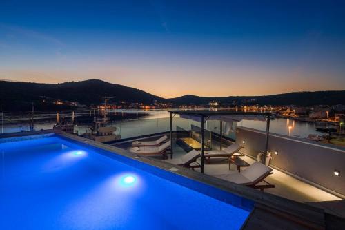 Vinisce Villa | Beachfront Luxury Villa
