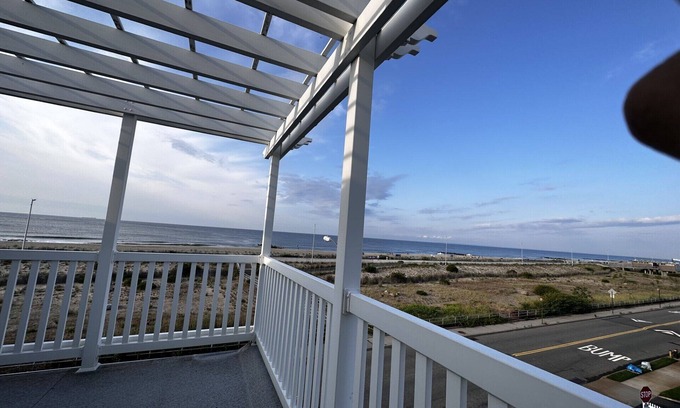 Queens House | Beachfront Near JFK