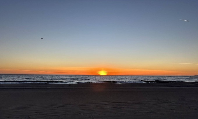 Playa Del Rey Condo | Beachfront Oasis! On the beach just minutes from LAX