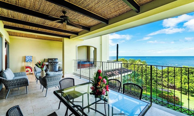 Playa Langosta Apartment | ☀Beachfront Oceanview☀ Private Jacuzzi & Full ktcn