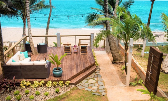 Puntas House | ★Beachfront on Famous "Sandy Beach"★ A/C, Gated Parking, Walk to Food/Bars/Waves