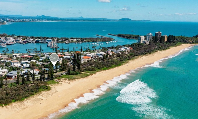 Buddina Apartment | Beachfront styled Apt w pool