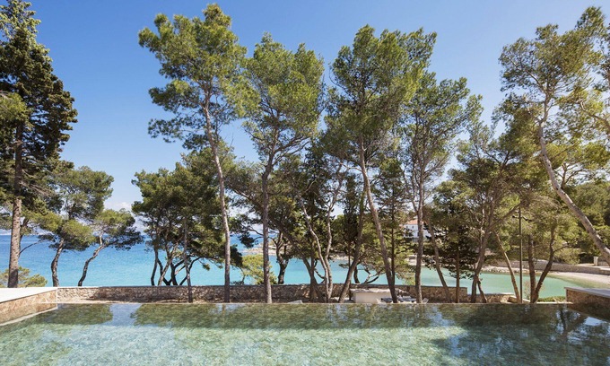 Sutivan Villa | Beachfront Villa Brac Enigma with Pool