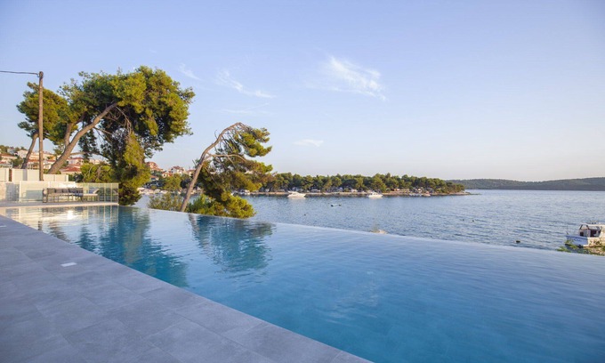 Trogir Villa | Beachfront Villa Deep Blue with Pool I