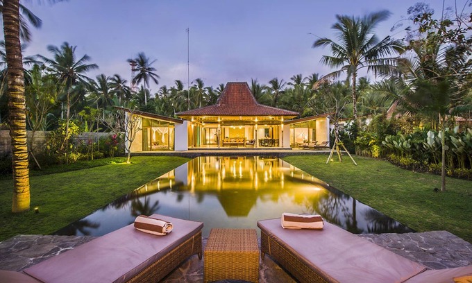 Melaya Villa | Beachfront Villas with Private Infinity Pool, ask us for the 2024 discount deal!