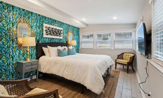 Buckroe Beach House | Beachside Escape: 1/2 mile from beach for family getaway