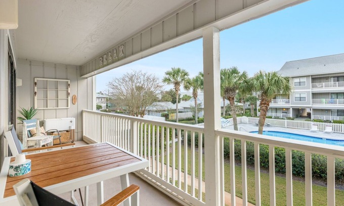 Seagrove Beach Condo | Beachwood 12E- Two Community Pools- Two Bikes- Steps From Beach Access