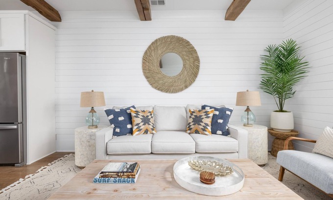Old Village House | Beachy Family Getaway – 5 Mins to Sullivan's Island and Shem Creek